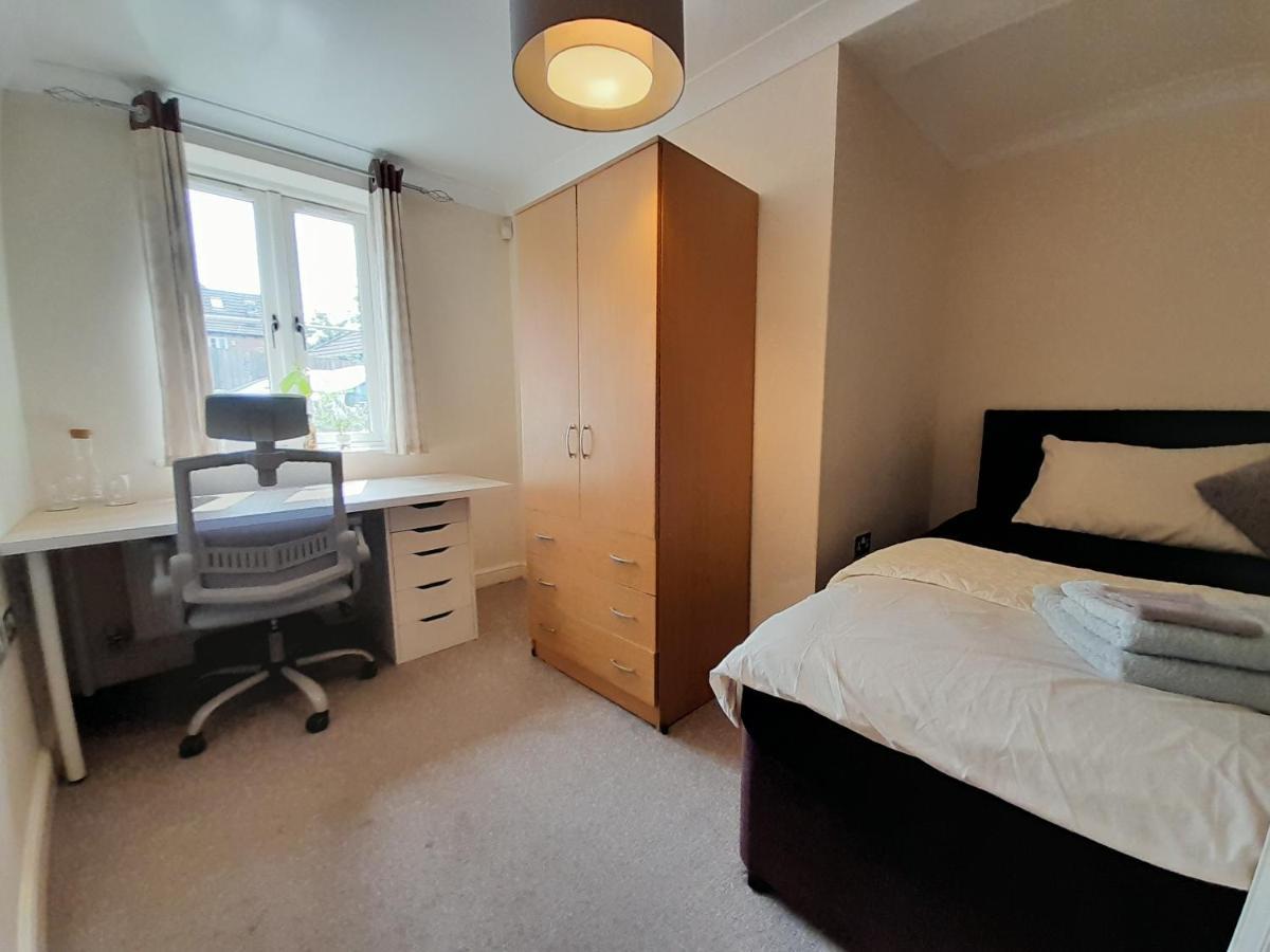 Private In A Shared House In - Host Lives In The Apartment Oxford
